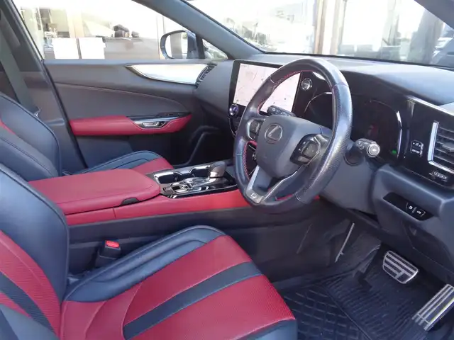 レクサス ＮＸ 350h Fスポーツ 鹿児島県 2023(令5)年 4.7万km ホワイトノーヴァガラスフレーク ワンオーナー/14インチディスプレイオーディオプラス/ナビ、フルセグ、BTオーディオ、CD、DVD/パノラミックビューカメラ/赤/黒コンビレザーシート/前席左右ベンチレーションエアシート/運転席シートメモリー/ステアリングヒーター/ヘッドアップディスプレイ/レーダークルーズコントロール/ビルトインETC2.0/サンルーフ/100V電源、USB×2口/カードキー、スマートキー2個あり/取説、保証書あり