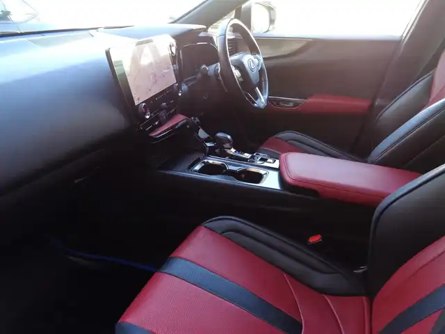 レクサス ＮＸ 350h Fスポーツ 鹿児島県 2023(令5)年 4.7万km ホワイトノーヴァガラスフレーク ワンオーナー/14インチディスプレイオーディオプラス/ナビ、フルセグ、BTオーディオ、CD、DVD/パノラミックビューカメラ/赤/黒コンビレザーシート/前席左右ベンチレーションエアシート/運転席シートメモリー/ステアリングヒーター/ヘッドアップディスプレイ/レーダークルーズコントロール/ビルトインETC2.0/サンルーフ/100V電源、USB×2口/カードキー、スマートキー2個あり/取説、保証書あり