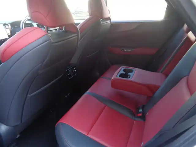 レクサス ＮＸ 350h Fスポーツ 鹿児島県 2023(令5)年 4.7万km ホワイトノーヴァガラスフレーク ワンオーナー/14インチディスプレイオーディオプラス/ナビ、フルセグ、BTオーディオ、CD、DVD/パノラミックビューカメラ/赤/黒コンビレザーシート/前席左右ベンチレーションエアシート/運転席シートメモリー/ステアリングヒーター/ヘッドアップディスプレイ/レーダークルーズコントロール/ビルトインETC2.0/サンルーフ/100V電源、USB×2口/カードキー、スマートキー2個あり/取説、保証書あり