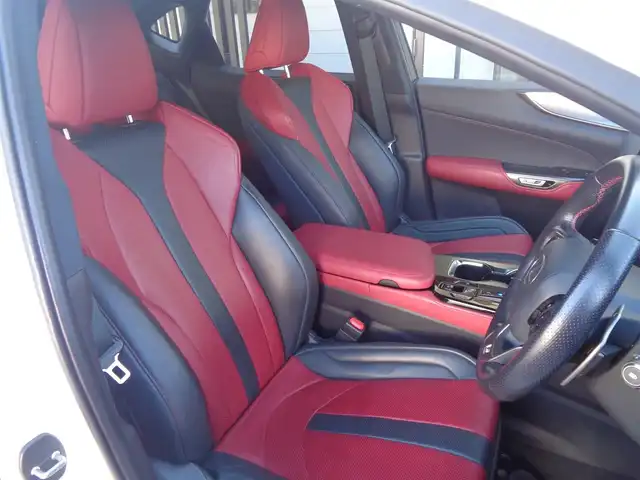 レクサス ＮＸ 350h Fスポーツ 鹿児島県 2023(令5)年 4.7万km ホワイトノーヴァガラスフレーク ワンオーナー/14インチディスプレイオーディオプラス/ナビ、フルセグ、BTオーディオ、CD、DVD/パノラミックビューカメラ/赤/黒コンビレザーシート/前席左右ベンチレーションエアシート/運転席シートメモリー/ステアリングヒーター/ヘッドアップディスプレイ/レーダークルーズコントロール/ビルトインETC2.0/サンルーフ/100V電源、USB×2口/カードキー、スマートキー2個あり/取説、保証書あり