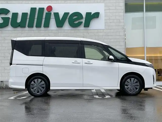 日産 セレナ X 宮崎県 2023(令5)年 0.5万km ホワイト 純正SDナビ/（AM/FM/BT)/フルセグTV/ステアリングスイッチ/プロパイロッド/パドルシフト/アイドリングストップ/プッシュスタート/ETC
