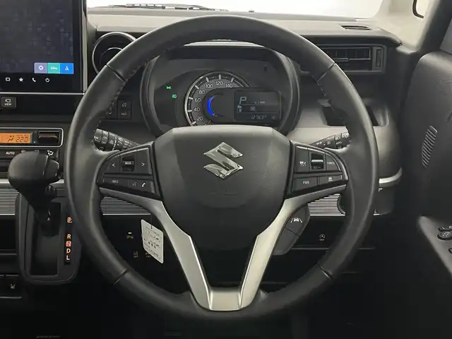 スズキ スペーシア ギア HYBRID XZ 愛知県 2022(令4)年 1.3万km オフブルーメタリック/ガンメタリック2トーンルーフ 純正９インチナビ/ヘッドアップディスプレイ/アラウンドビューモニター/デュアルカメラ/パーキングセンサー/両側パワースライドドア/LEDオートライト/フォグランプ/ETC/シートヒーター/レーダークルーズコントロール/フルセグTV/DVD/純正アルミホイール/禁煙車