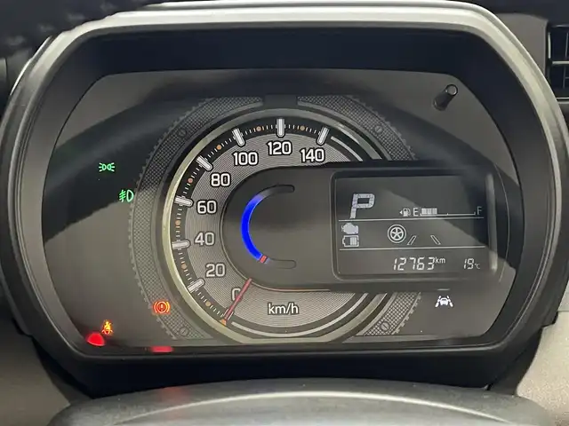 スズキ スペーシア ギア HYBRID XZ 愛知県 2022(令4)年 1.3万km オフブルーメタリック/ガンメタリック2トーンルーフ 純正９インチナビ/ヘッドアップディスプレイ/アラウンドビューモニター/デュアルカメラ/パーキングセンサー/両側パワースライドドア/LEDオートライト/フォグランプ/ETC/シートヒーター/レーダークルーズコントロール/フルセグTV/DVD/純正アルミホイール/禁煙車