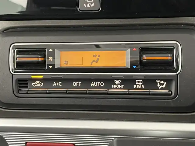 スズキ スペーシア ギア HYBRID XZ 愛知県 2022(令4)年 1.3万km オフブルーメタリック/ガンメタリック2トーンルーフ 純正９インチナビ/ヘッドアップディスプレイ/アラウンドビューモニター/デュアルカメラ/パーキングセンサー/両側パワースライドドア/LEDオートライト/フォグランプ/ETC/シートヒーター/レーダークルーズコントロール/フルセグTV/DVD/純正アルミホイール/禁煙車