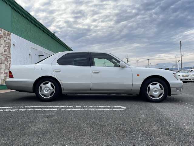 トヨタ セルシオ Cタイプ 徳島県 1998(平10)年 13.1万km ホワイトパールマイカ GPS　VOICEナビ/ETC/D・N席パワーシート/D・N席シートヒーター/合皮シート/純正16インチアルミホイール/キセノンヘッドライト/前後ドライブレコーダー/純正フロアマット/電動リアゲート/リモコンキー/取扱説明書/新車時保証書