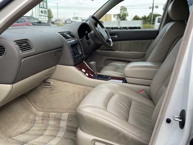 トヨタ セルシオ Cタイプ 徳島県 1998(平10)年 13.1万km ホワイトパールマイカ GPS　VOICEナビ/ETC/D・N席パワーシート/D・N席シートヒーター/合皮シート/純正16インチアルミホイール/キセノンヘッドライト/前後ドライブレコーダー/純正フロアマット/電動リアゲート/リモコンキー/取扱説明書/新車時保証書