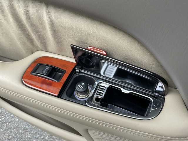 トヨタ セルシオ Cタイプ 徳島県 1998(平10)年 13.1万km ホワイトパールマイカ GPS　VOICEナビ/ETC/D・N席パワーシート/D・N席シートヒーター/合皮シート/純正16インチアルミホイール/キセノンヘッドライト/前後ドライブレコーダー/純正フロアマット/電動リアゲート/リモコンキー/取扱説明書/新車時保証書