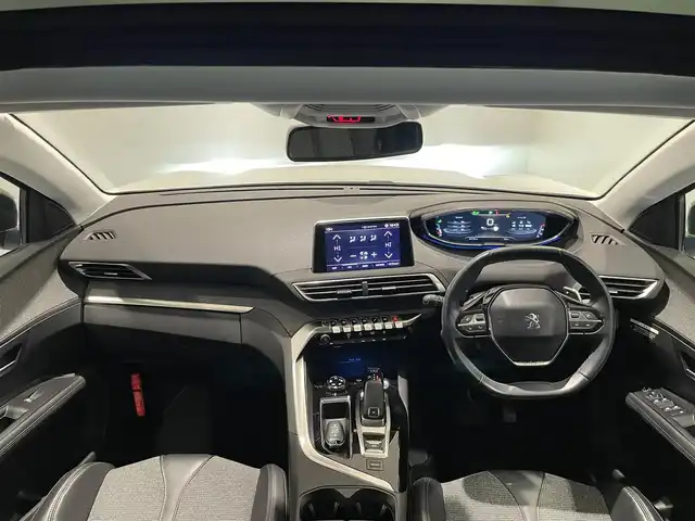 プジョー ３００８ ブルー HDi スペシャルED 愛知県 2018(平30)年 4.6万km パール パノラミックスライディングルーフ　/純正ディスプレイオーディオ　/バックカメラ　/サイドカメラ　/Ｂｌｕｅｔｏｏｔｈ　/ミラーリンク　/ワイヤレスチャージ　/ＡＣＣ　/ＬＫＡ　/ＢＳＭ　/インテリジェントセーフティー　/ＥＴＣ/インテリジェントオートライト/パーキングセンサー/ハーフレザー/パワーバックドア/プッシュスタート/アイドリングストップ