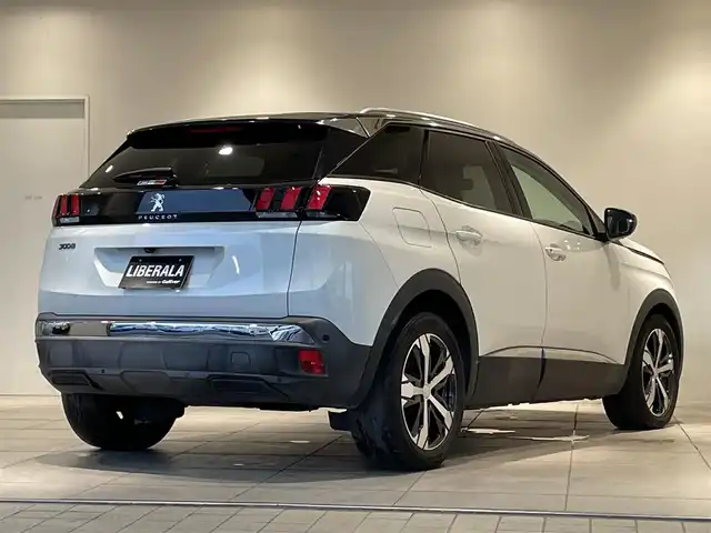 プジョー ３００８ ブルー HDi スペシャルED 愛知県 2018(平30)年 4.6万km パール パノラミックスライディングルーフ　/純正ディスプレイオーディオ　/バックカメラ　/サイドカメラ　/Ｂｌｕｅｔｏｏｔｈ　/ミラーリンク　/ワイヤレスチャージ　/ＡＣＣ　/ＬＫＡ　/ＢＳＭ　/インテリジェントセーフティー　/ＥＴＣ/インテリジェントオートライト/パーキングセンサー/ハーフレザー/パワーバックドア/プッシュスタート/アイドリングストップ