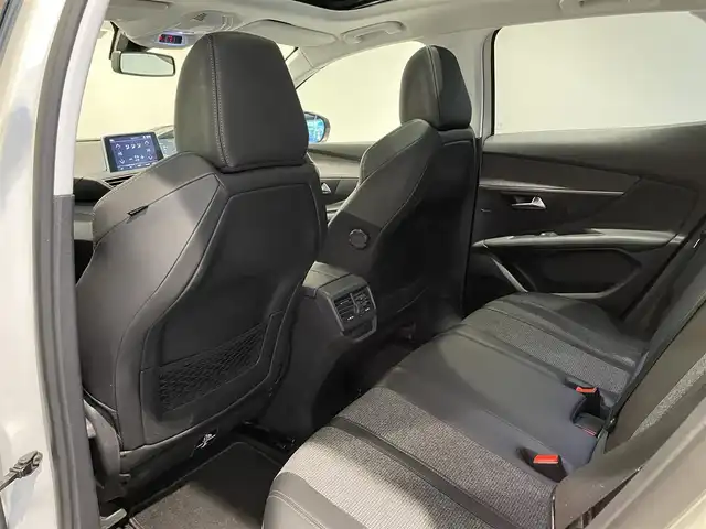 プジョー ３００８ ブルー HDi スペシャルED 愛知県 2018(平30)年 4.6万km パール パノラミックスライディングルーフ　/純正ディスプレイオーディオ　/バックカメラ　/サイドカメラ　/Ｂｌｕｅｔｏｏｔｈ　/ミラーリンク　/ワイヤレスチャージ　/ＡＣＣ　/ＬＫＡ　/ＢＳＭ　/インテリジェントセーフティー　/ＥＴＣ/インテリジェントオートライト/パーキングセンサー/ハーフレザー/パワーバックドア/プッシュスタート/アイドリングストップ