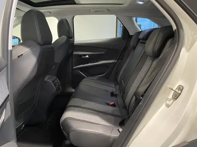 プジョー ３００８ ブルー HDi スペシャルED 愛知県 2018(平30)年 4.6万km パール パノラミックスライディングルーフ　/純正ディスプレイオーディオ　/バックカメラ　/サイドカメラ　/Ｂｌｕｅｔｏｏｔｈ　/ミラーリンク　/ワイヤレスチャージ　/ＡＣＣ　/ＬＫＡ　/ＢＳＭ　/インテリジェントセーフティー　/ＥＴＣ/インテリジェントオートライト/パーキングセンサー/ハーフレザー/パワーバックドア/プッシュスタート/アイドリングストップ