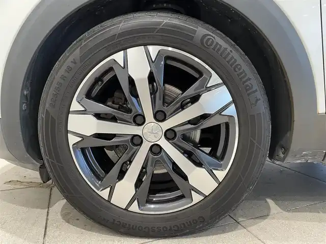 プジョー ３００８ ブルー HDi スペシャルED 愛知県 2018(平30)年 4.6万km パール パノラミックスライディングルーフ　/純正ディスプレイオーディオ　/バックカメラ　/サイドカメラ　/Ｂｌｕｅｔｏｏｔｈ　/ミラーリンク　/ワイヤレスチャージ　/ＡＣＣ　/ＬＫＡ　/ＢＳＭ　/インテリジェントセーフティー　/ＥＴＣ/インテリジェントオートライト/パーキングセンサー/ハーフレザー/パワーバックドア/プッシュスタート/アイドリングストップ