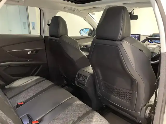 プジョー ３００８ ブルー HDi スペシャルED 愛知県 2018(平30)年 4.6万km パール パノラミックスライディングルーフ　/純正ディスプレイオーディオ　/バックカメラ　/サイドカメラ　/Ｂｌｕｅｔｏｏｔｈ　/ミラーリンク　/ワイヤレスチャージ　/ＡＣＣ　/ＬＫＡ　/ＢＳＭ　/インテリジェントセーフティー　/ＥＴＣ/インテリジェントオートライト/パーキングセンサー/ハーフレザー/パワーバックドア/プッシュスタート/アイドリングストップ