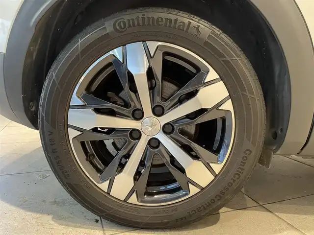 プジョー ３００８ ブルー HDi スペシャルED 愛知県 2018(平30)年 4.6万km パール パノラミックスライディングルーフ　/純正ディスプレイオーディオ　/バックカメラ　/サイドカメラ　/Ｂｌｕｅｔｏｏｔｈ　/ミラーリンク　/ワイヤレスチャージ　/ＡＣＣ　/ＬＫＡ　/ＢＳＭ　/インテリジェントセーフティー　/ＥＴＣ/インテリジェントオートライト/パーキングセンサー/ハーフレザー/パワーバックドア/プッシュスタート/アイドリングストップ