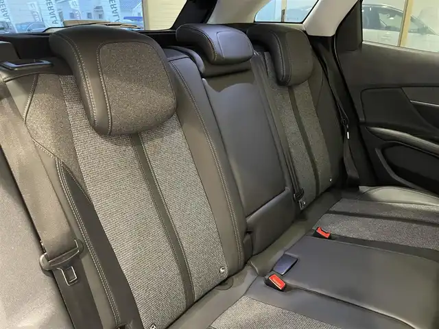 プジョー ３００８ ブルー HDi スペシャルED 愛知県 2018(平30)年 4.6万km パール パノラミックスライディングルーフ　/純正ディスプレイオーディオ　/バックカメラ　/サイドカメラ　/Ｂｌｕｅｔｏｏｔｈ　/ミラーリンク　/ワイヤレスチャージ　/ＡＣＣ　/ＬＫＡ　/ＢＳＭ　/インテリジェントセーフティー　/ＥＴＣ/インテリジェントオートライト/パーキングセンサー/ハーフレザー/パワーバックドア/プッシュスタート/アイドリングストップ