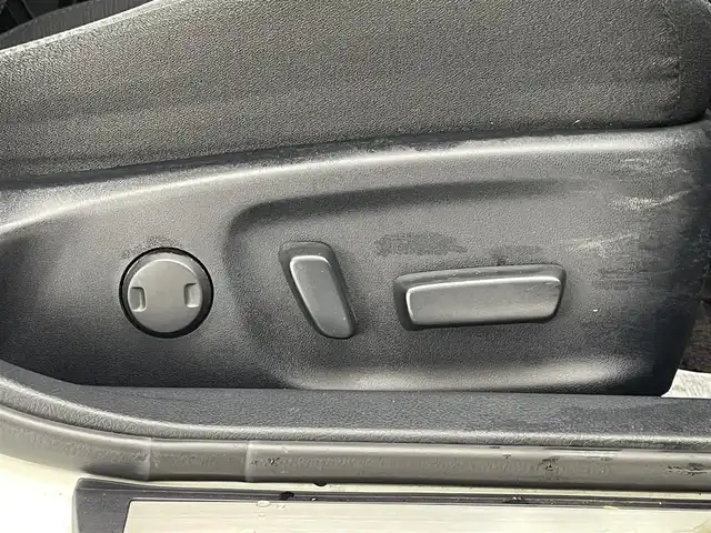 トヨタ クラウン ハイブリッド アスリートS 愛知県 2013(平25)年 12.6万km ホワイトパールクリスタルシャイン 純正8インチナビ/パワーシート/シートヒーター/クルーズコントロール/ETC/ドライブレコーダー/パワーバックドア/ステアリングヒーター/DVD/フルセグTV/オートライト/フォグランプ/純正アルミホイール/バックカメラ/純正フロアマット/カーテンエアバック/禁煙車