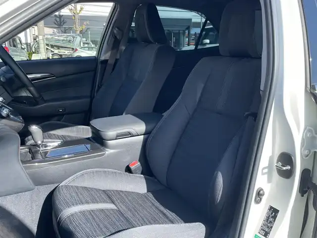 トヨタ クラウン ハイブリッド アスリートS 東京都 2013(平25)年 12.6万km ホワイトパールクリスタルシャイン (株)IDOMが運営する【じしゃロン昭島店】の自社ローン対象車両になります。こちらは現金ご利用時の価格です。自社ローンご希望の方は別途その旨お申付け下さい。					純正8インチナビ/パワーシート/シートヒーター/クルーズコントロール/ETC/ドライブレコーダー/ステアリングヒーター/DVD/フルセグTV/オートライト/フォグランプ/純正アルミホイール/バックカメラ/純正フロアマット/カーテンエアバック/禁煙車