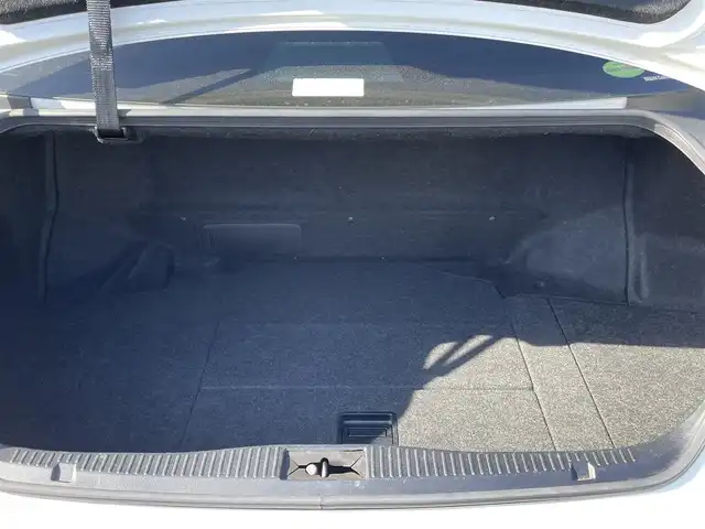 トヨタ クラウン ハイブリッド アスリートS 東京都 2013(平25)年 12.6万km ホワイトパールクリスタルシャイン (株)IDOMが運営する【じしゃロン昭島店】の自社ローン対象車両になります。こちらは現金ご利用時の価格です。自社ローンご希望の方は別途その旨お申付け下さい。					純正8インチナビ/パワーシート/シートヒーター/クルーズコントロール/ETC/ドライブレコーダー/ステアリングヒーター/DVD/フルセグTV/オートライト/フォグランプ/純正アルミホイール/バックカメラ/純正フロアマット/カーテンエアバック/禁煙車