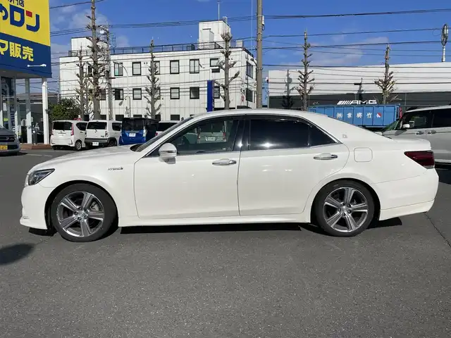 トヨタ クラウン ハイブリッド アスリートS 東京都 2013(平25)年 12.6万km ホワイトパールクリスタルシャイン (株)IDOMが運営する【じしゃロン昭島店】の自社ローン対象車両になります。こちらは現金ご利用時の価格です。自社ローンご希望の方は別途その旨お申付け下さい。					純正8インチナビ/パワーシート/シートヒーター/クルーズコントロール/ETC/ドライブレコーダー/ステアリングヒーター/DVD/フルセグTV/オートライト/フォグランプ/純正アルミホイール/バックカメラ/純正フロアマット/カーテンエアバック/禁煙車