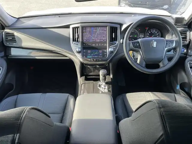 トヨタ クラウン ハイブリッド アスリートS 東京都 2013(平25)年 12.6万km ホワイトパールクリスタルシャイン (株)IDOMが運営する【じしゃロン昭島店】の自社ローン対象車両になります。こちらは現金ご利用時の価格です。自社ローンご希望の方は別途その旨お申付け下さい。					純正8インチナビ/パワーシート/シートヒーター/クルーズコントロール/ETC/ドライブレコーダー/ステアリングヒーター/DVD/フルセグTV/オートライト/フォグランプ/純正アルミホイール/バックカメラ/純正フロアマット/カーテンエアバック/禁煙車