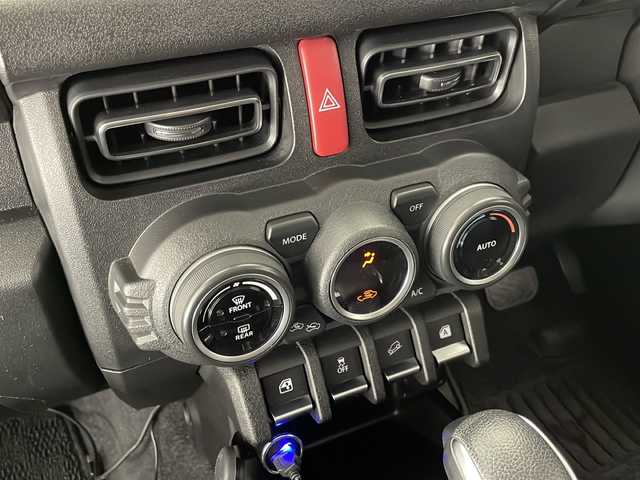 スズキ ジムニー XC 宮崎県 2021(令3)年 1.6万km ジャングルグリーン SUZUKI Safety Support/〇デュアルセンサーブレーキサポート/〇誤発進抑制機能/〇車線逸脱警報機能/〇ふらつき警報機能/〇標識認識機能/〇オートマチックハイビーム/〇先行車発進お知らせ機能/純正7インチディスプレイオーディオ（PVH-9300DVSZS)/CD/DVD/Bluetooth/クルーズコントロール/シートヒーター/LEDヘッドライト/ビルトインETC/純正16インチAW/スマートキー×2/保証書/取扱説明書