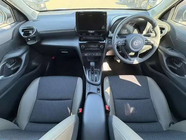 トヨタ ヤリスクロス ハイブリッド Z 大分県 2024(令6)年 0.2万km マッシブグレー ・ナビ(USB/Miracast)/・全方位カメラ/・フルセグテレビ/・プリクラッシュセーフティ/・ブラインドスポットモニター/・レーダークルーズコントロール/・オートハイビーム/・ステアリングヒーター/・ETC2.0/・運転席パワーシート/・シートヒーター/・ブレーキホールド/・スマートキー/・プッシュスタートボタン/・純正アルミホイール