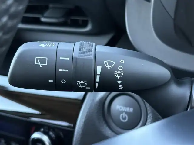 トヨタ ヤリスクロス ハイブリッド Z 大分県 2024(令6)年 0.2万km マッシブグレー ・ナビ(USB/Miracast)/・全方位カメラ/・フルセグテレビ/・プリクラッシュセーフティ/・ブラインドスポットモニター/・レーダークルーズコントロール/・オートハイビーム/・ステアリングヒーター/・ETC2.0/・運転席パワーシート/・シートヒーター/・ブレーキホールド/・スマートキー/・プッシュスタートボタン/・純正アルミホイール