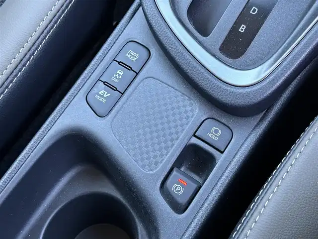 トヨタ ヤリスクロス ハイブリッド Z 大分県 2024(令6)年 0.2万km マッシブグレー ・ナビ(USB/Miracast)/・全方位カメラ/・フルセグテレビ/・プリクラッシュセーフティ/・ブラインドスポットモニター/・レーダークルーズコントロール/・オートハイビーム/・ステアリングヒーター/・ETC2.0/・運転席パワーシート/・シートヒーター/・ブレーキホールド/・スマートキー/・プッシュスタートボタン/・純正アルミホイール