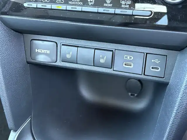 トヨタ ヤリスクロス ハイブリッド Z 大分県 2024(令6)年 0.2万km マッシブグレー ・ナビ(USB/Miracast)/・全方位カメラ/・フルセグテレビ/・プリクラッシュセーフティ/・ブラインドスポットモニター/・レーダークルーズコントロール/・オートハイビーム/・ステアリングヒーター/・ETC2.0/・運転席パワーシート/・シートヒーター/・ブレーキホールド/・スマートキー/・プッシュスタートボタン/・純正アルミホイール