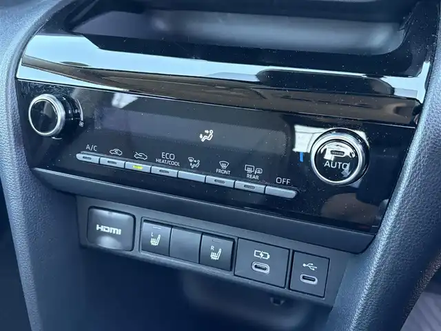 トヨタ ヤリスクロス ハイブリッド Z 大分県 2024(令6)年 0.2万km マッシブグレー ・ナビ(USB/Miracast)/・全方位カメラ/・フルセグテレビ/・プリクラッシュセーフティ/・ブラインドスポットモニター/・レーダークルーズコントロール/・オートハイビーム/・ステアリングヒーター/・ETC2.0/・運転席パワーシート/・シートヒーター/・ブレーキホールド/・スマートキー/・プッシュスタートボタン/・純正アルミホイール