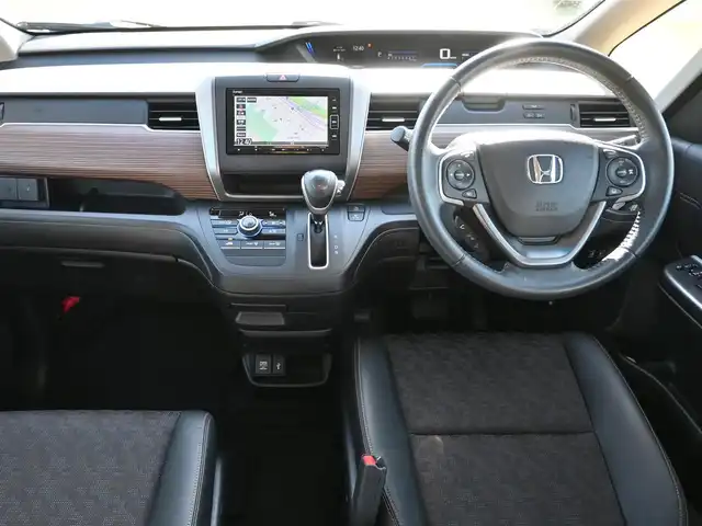 ホンダ フリード＋ クロスター ホンダセンシング 千葉県 2020(令2)年 4.9万km シーグラスブルーパール ホンダセンシング/・衝突軽減ブレーキ（CMBS）/・車線維持支援システム（LKAS）/・アダプティブクルーズコントロール（ACC）/・後方誤発進抑制機能/・誤発進抑制機能/両側パワースライドドア/ハーフレザーシート/純正メモリーナビ/地デジTV/【DVD/CD再生機能　Bluetooth接続】/バックカメラ/ドライブレコーダー（前後撮影）/革巻きステアリング/ETC/LEDヘッドライト/フォグライト/ウインカーミラー/リアコーナーセンサー/純正15インチアルミホイル/Honda スマートキー