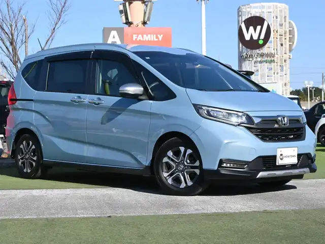 ホンダ フリード＋ クロスター ホンダセンシング 千葉県 2020(令2)年 4.9万km シーグラスブルーパール ホンダセンシング/・衝突軽減ブレーキ（CMBS）/・車線維持支援システム（LKAS）/・アダプティブクルーズコントロール（ACC）/・後方誤発進抑制機能/・誤発進抑制機能/両側パワースライドドア/ハーフレザーシート/純正メモリーナビ/地デジTV/【DVD/CD再生機能　Bluetooth接続】/バックカメラ/ドライブレコーダー（前後撮影）/革巻きステアリング/ETC/LEDヘッドライト/フォグライト/ウインカーミラー/リアコーナーセンサー/純正15インチアルミホイル/Honda スマートキー