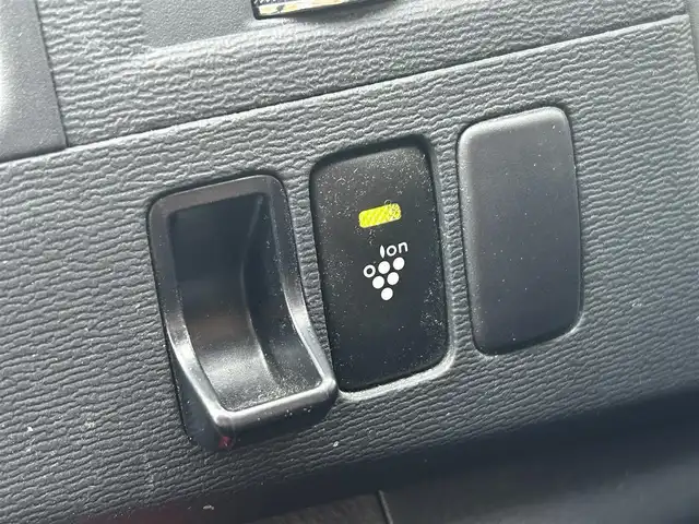 トヨタ アイシス プラタナ Vセレクション 大阪府 2013(平25)年 8.2万km グレーメタリック ワンオーナー/トヨタ純正7インチＳＤナビ（NSZT-W6２S）/・バックカメラ/・フルセグＴＶ/・ＣＤ/ＤＶＤ/ＢＴ/・ＡＭ/ＦＭ/両側パワースライドドア/ビルトインＥＴＣ/前方ドライブレコーダー（ＦＨＤ－１０８０Ｐ）/純正フロアマット/純正15インチアルミホイール/オートライト/フロントフォグランプ/電格ミラー/革巻きステアリング/スマートキー/プッシュスタート/保証書