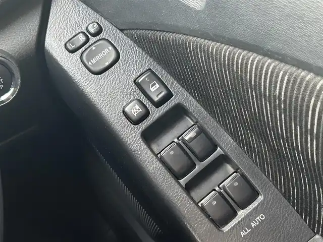 トヨタ アイシス プラタナ Vセレクション 大阪府 2013(平25)年 8.2万km グレーメタリック ワンオーナー/トヨタ純正7インチＳＤナビ（NSZT-W6２S）/・バックカメラ/・フルセグＴＶ/・ＣＤ/ＤＶＤ/ＢＴ/・ＡＭ/ＦＭ/両側パワースライドドア/ビルトインＥＴＣ/前方ドライブレコーダー（ＦＨＤ－１０８０Ｐ）/純正フロアマット/純正15インチアルミホイール/オートライト/フロントフォグランプ/電格ミラー/革巻きステアリング/スマートキー/プッシュスタート/保証書