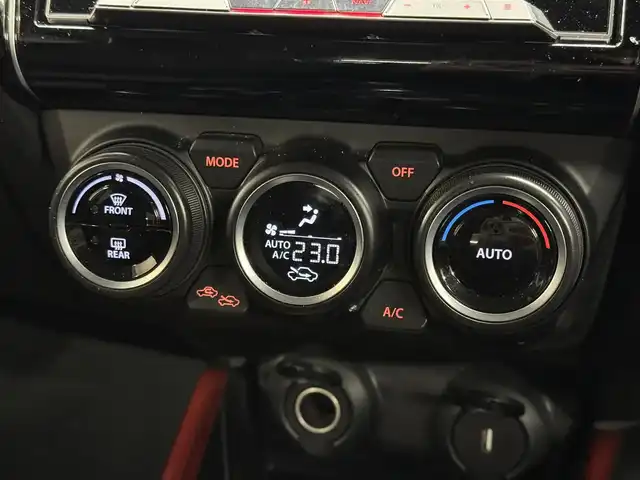 スズキ スイフト スポーツ セーフティPKG 三重県 2018(平30)年 9.6万km スピーディーブルーM ガソリン（ハイオク）ターボ/FF/6F/カロッツェリア 8インチ『サイバーナビ』AVIC-CL901/（FM/AM/MSV/SD/Bluetooth/USB/iPod/HDMI/AUX）/【OP】全方位モニター/ビルトイン ETC/安全/【OP】セーフティパッケージ/・デュアルセンサーブレーキサポート/・車線逸脱抑制機能/・車線逸脱警報機能/・ふらつき警報機能/・アダプティブクルーズコントロール/・標識認識機能（車両進入禁止、はみ出し通行禁止、最高速度）/装備/・TEIN車高調キット FLEX Z/・シートヒーター（D）/・オートエアコン/・オートライトシステム/・LEDヘッドランプ/・オートハイビーム機能/・前後フォグランプ/・プッシュスタート/・ステアリングスイッチ/・純正17inAW/・保/取/・予備スマートキーx1