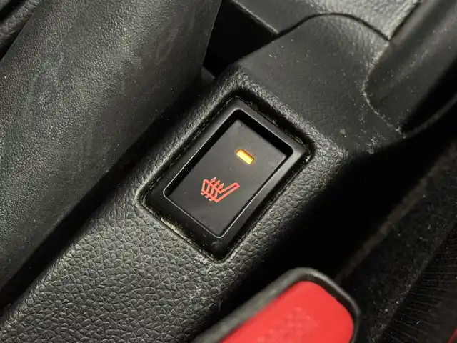 スズキ スイフト スポーツ セーフティPKG 三重県 2018(平30)年 9.6万km スピーディーブルーM ガソリン（ハイオク）ターボ/FF/6F/カロッツェリア 8インチ『サイバーナビ』AVIC-CL901/（FM/AM/MSV/SD/Bluetooth/USB/iPod/HDMI/AUX）/【OP】全方位モニター/ビルトイン ETC/安全/【OP】セーフティパッケージ/・デュアルセンサーブレーキサポート/・車線逸脱抑制機能/・車線逸脱警報機能/・ふらつき警報機能/・アダプティブクルーズコントロール/・標識認識機能（車両進入禁止、はみ出し通行禁止、最高速度）/装備/・TEIN車高調キット FLEX Z/・シートヒーター（D）/・オートエアコン/・オートライトシステム/・LEDヘッドランプ/・オートハイビーム機能/・前後フォグランプ/・プッシュスタート/・ステアリングスイッチ/・純正17inAW/・保/取/・予備スマートキーx1