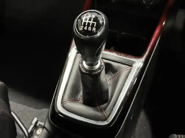 スズキ スイフト スポーツ セーフティPKG 三重県 2018(平30)年 9.6万km スピーディーブルーM ガソリン（ハイオク）ターボ/FF/6F/カロッツェリア 8インチ『サイバーナビ』AVIC-CL901/（FM/AM/MSV/SD/Bluetooth/USB/iPod/HDMI/AUX）/【OP】全方位モニター/ビルトイン ETC/安全/【OP】セーフティパッケージ/・デュアルセンサーブレーキサポート/・車線逸脱抑制機能/・車線逸脱警報機能/・ふらつき警報機能/・アダプティブクルーズコントロール/・標識認識機能（車両進入禁止、はみ出し通行禁止、最高速度）/装備/・TEIN車高調キット FLEX Z/・シートヒーター（D）/・オートエアコン/・オートライトシステム/・LEDヘッドランプ/・オートハイビーム機能/・前後フォグランプ/・プッシュスタート/・ステアリングスイッチ/・純正17inAW/・保/取/・予備スマートキーx1