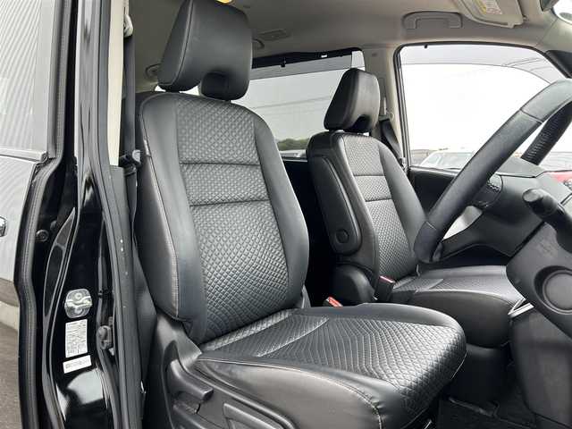 日産 セレナ ハイウェイスターVセレクションⅡ 佐賀県 2018(平30)年 8.2万km ダイヤモンドブラック ワンオーナー/純正９型ナビ/・フルセグTV/CD/DVD/Bluetooth/アラウンドビューモニター/フリップダウンモニター/両側パワースライドドア/コーナーセンサー/ドライブレコーダー/エマージェンシーブレーキ/・速度標識標示/・道路標識標示/・ふらつき警報/クルーズコントロール/純正LEDヘッドライト/純正16インチアルミホイール/純正フロアマット/ETC/新車保証書/取扱説明書/スペアキー1本