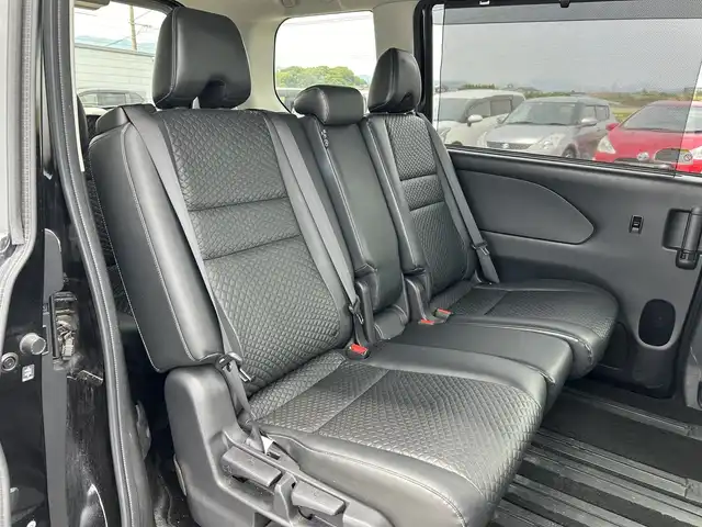 日産 セレナ ハイウェイスターVセレクションⅡ 佐賀県 2018(平30)年 8.2万km ダイヤモンドブラック ワンオーナー/純正９型ナビ/・フルセグTV/CD/DVD/Bluetooth/アラウンドビューモニター/フリップダウンモニター/両側パワースライドドア/コーナーセンサー/ドライブレコーダー/エマージェンシーブレーキ/・速度標識標示/・道路標識標示/・ふらつき警報/クルーズコントロール/純正LEDヘッドライト/純正16インチアルミホイール/純正フロアマット/ETC/新車保証書/取扱説明書/スペアキー1本