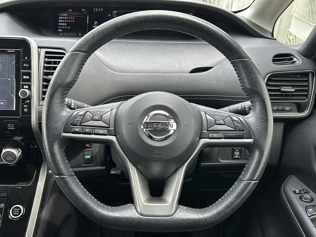 日産 セレナ ハイウェイスターVセレクションⅡ 佐賀県 2018(平30)年 8.2万km ダイヤモンドブラック ワンオーナー/純正９型ナビ/・フルセグTV/CD/DVD/Bluetooth/アラウンドビューモニター/フリップダウンモニター/両側パワースライドドア/コーナーセンサー/ドライブレコーダー/エマージェンシーブレーキ/・速度標識標示/・道路標識標示/・ふらつき警報/クルーズコントロール/純正LEDヘッドライト/純正16インチアルミホイール/純正フロアマット/ETC/新車保証書/取扱説明書/スペアキー1本