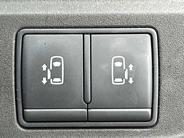 日産 セレナ ハイウェイスターVセレクションⅡ 佐賀県 2018(平30)年 8.2万km ダイヤモンドブラック ワンオーナー/純正９型ナビ/・フルセグTV/CD/DVD/Bluetooth/アラウンドビューモニター/フリップダウンモニター/両側パワースライドドア/コーナーセンサー/ドライブレコーダー/エマージェンシーブレーキ/・速度標識標示/・道路標識標示/・ふらつき警報/クルーズコントロール/純正LEDヘッドライト/純正16インチアルミホイール/純正フロアマット/ETC/新車保証書/取扱説明書/スペアキー1本