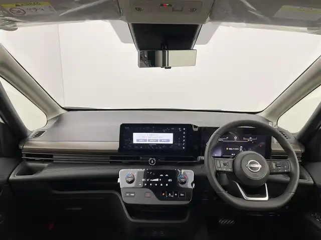 日産 セレナ e－パワー ハイウェイスター V 群馬県 2025(令7)年 0.1千km プリズムホワイト 登録済未使用車　フリップダウンモニター　純正１２．３インチナビ　アラウンドビューモニター　プロパイロット　両側パワースライドドア　ワイヤレス充電器　ＢＳＭ　純正１６インチＡＷ　デジタルミラー　ＥＴＣ