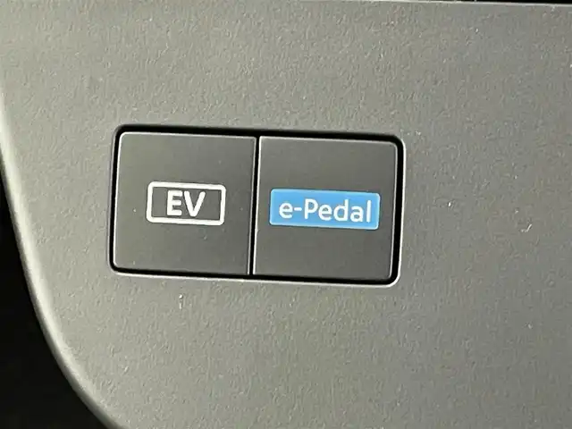 日産 セレナ e－パワー ハイウェイスター V 群馬県 2025(令7)年 0.1千km プリズムホワイト 登録済未使用車　フリップダウンモニター　純正１２．３インチナビ　アラウンドビューモニター　プロパイロット　両側パワースライドドア　ワイヤレス充電器　ＢＳＭ　純正１６インチＡＷ　デジタルミラー　ＥＴＣ