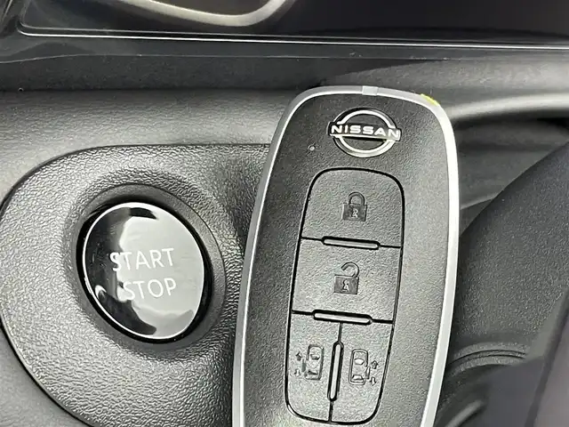 日産 セレナ e－パワー ハイウェイスター V 群馬県 2025(令7)年 0.1千km プリズムホワイト 登録済未使用車　フリップダウンモニター　純正１２．３インチナビ　アラウンドビューモニター　プロパイロット　両側パワースライドドア　ワイヤレス充電器　ＢＳＭ　純正１６インチＡＷ　デジタルミラー　ＥＴＣ