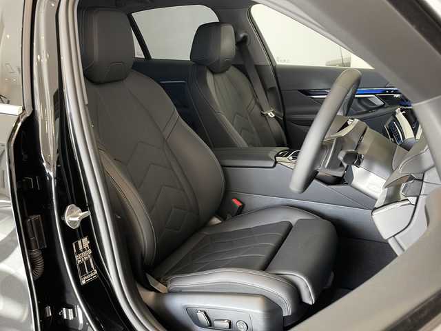 ＢＭＷ ＢＭＷ ５２３ｉ エクスクルーシブ 福井県 2024(令6)年 2.2万km サファイアブラックP 純正12.3インチカーブディスプレイ/トップビュー＋サイドビューカメラ/ドライビングアシストプロフェッショナル/・高速道路渋滞時ハンズオフアシスト/・アクティブクルーズコントロール/・ステアリング＆レーンコントロールアシスト/・レーンディパーチャーウォーニング/・レーンキーピングアシスト/・レーンチェンジアシスト/・衝突回避・被害軽減ブレーキ/・クロストラフィックウォーニング/・エマージェンシーストップアシスト/・パーキングアシストプロフェッショナル/BMWドライブレコーダー/ETC/BMWヘッドアップディスプレイ/BMWアイコニックグローヘッドライト/・アダプティブLEDヘッドライト/・コーナリングライト/・デイタイムランニングライト/・ハイビームアシスタント/・オートライト/雨滴感知オートワイパー/ウェルカムライト/オートマチックテールゲート（フットオープン・クローズ付）/社外ブラックグリル（純正グリル車載）/BMWデジタルキー