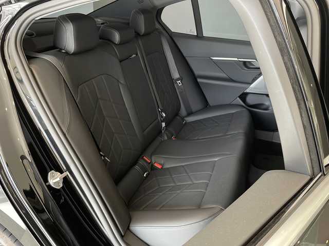 ＢＭＷ ＢＭＷ ５２３ｉ エクスクルーシブ 福井県 2024(令6)年 2.2万km サファイアブラックP 純正12.3インチカーブディスプレイ/トップビュー＋サイドビューカメラ/ドライビングアシストプロフェッショナル/・高速道路渋滞時ハンズオフアシスト/・アクティブクルーズコントロール/・ステアリング＆レーンコントロールアシスト/・レーンディパーチャーウォーニング/・レーンキーピングアシスト/・レーンチェンジアシスト/・衝突回避・被害軽減ブレーキ/・クロストラフィックウォーニング/・エマージェンシーストップアシスト/・パーキングアシストプロフェッショナル/BMWドライブレコーダー/ETC/BMWヘッドアップディスプレイ/BMWアイコニックグローヘッドライト/・アダプティブLEDヘッドライト/・コーナリングライト/・デイタイムランニングライト/・ハイビームアシスタント/・オートライト/雨滴感知オートワイパー/ウェルカムライト/オートマチックテールゲート（フットオープン・クローズ付）/社外ブラックグリル（純正グリル車載）/BMWデジタルキー