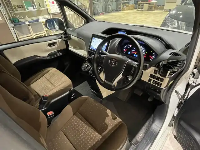 トヨタ ノア G 埼玉県 2020(令2)年 5万km ラグジュアリーホワイトパールクリスタルシャインガラスフレーク ワンオーナー/純正９型ナビTV/バックカメラ/前席シートヒーター/両側パワースライドドア/ビルトインETC 2.0/レーダークルーズコントロール/LEDヘッドライト/USBポートｘ２/前後ドラレコ/プッシュスタート/スマートキー/オートライト/オートハイビーム/セーフティセンス/横滑り防止装置/保証書付整備手帳/取扱説明書