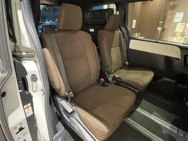 トヨタ ノア G 埼玉県 2020(令2)年 5万km ラグジュアリーホワイトパールクリスタルシャインガラスフレーク ワンオーナー/純正９型ナビTV/バックカメラ/前席シートヒーター/両側パワースライドドア/ビルトインETC 2.0/レーダークルーズコントロール/LEDヘッドライト/USBポートｘ２/前後ドラレコ/プッシュスタート/スマートキー/オートライト/オートハイビーム/セーフティセンス/横滑り防止装置/保証書付整備手帳/取扱説明書