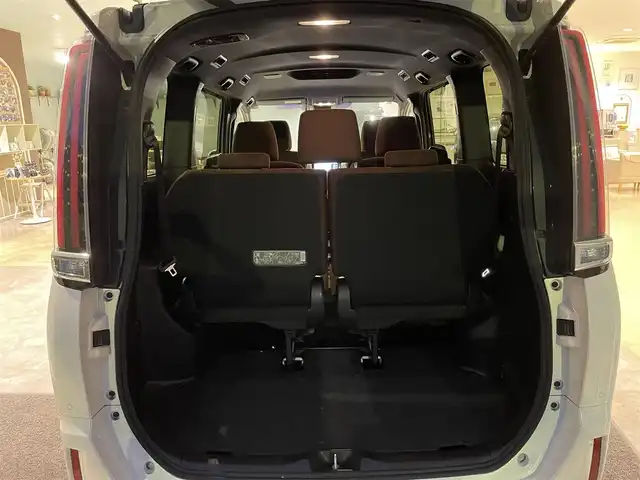 トヨタ ノア G 埼玉県 2020(令2)年 5万km ラグジュアリーホワイトパールクリスタルシャインガラスフレーク ワンオーナー/純正９型ナビTV/バックカメラ/前席シートヒーター/両側パワースライドドア/ビルトインETC 2.0/レーダークルーズコントロール/LEDヘッドライト/USBポートｘ２/前後ドラレコ/プッシュスタート/スマートキー/オートライト/オートハイビーム/セーフティセンス/横滑り防止装置/保証書付整備手帳/取扱説明書