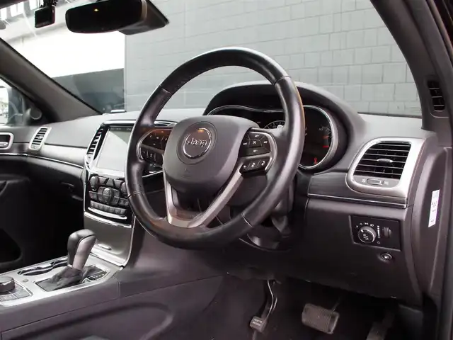 クライスラー・ジープ ジープ グランドチェロキー LTD 埼玉県 2020(令2)年 4.5万km ダイヤモンドブラッククリスタル ワンオーナー/ブラックレザーシート/アダプティブクルーズコントロール/CarPlay/パークセンサー/ブラインドスポットモニター/フロント/バックカメラ/純正ナビ/ドラレコ/ETC/Bluetooth/フルセグTV/全席シートヒーター/ベンチレーション/ステアリングヒーター/シートポジションメモリー機能